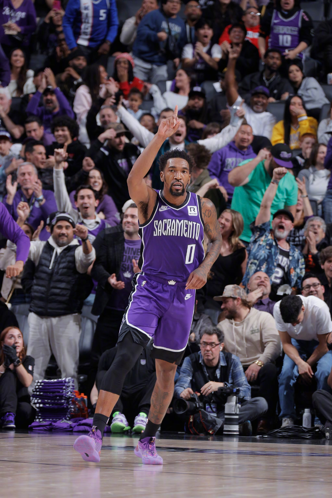 乐动网址 -浓眉哥连续二十场比赛得分超过绝杀，加拿大队挑战极限！的简单介绍